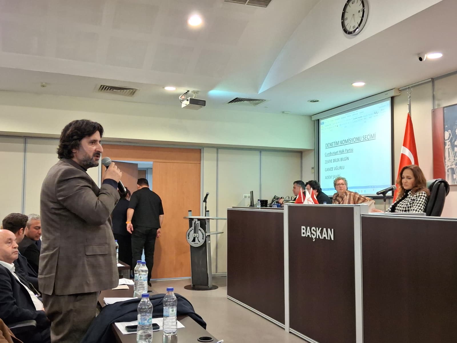 “Şeffaflığa ve demokrasiye sekte vurdu”