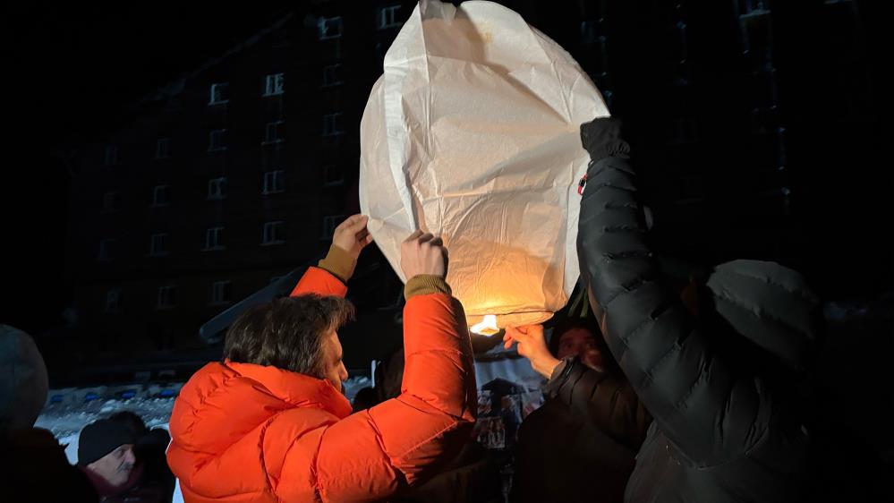Kartalkaya Yangın Faciasının Birinci Yıldönümünde Acılı Aileler Otel Önünde Bir Araya G