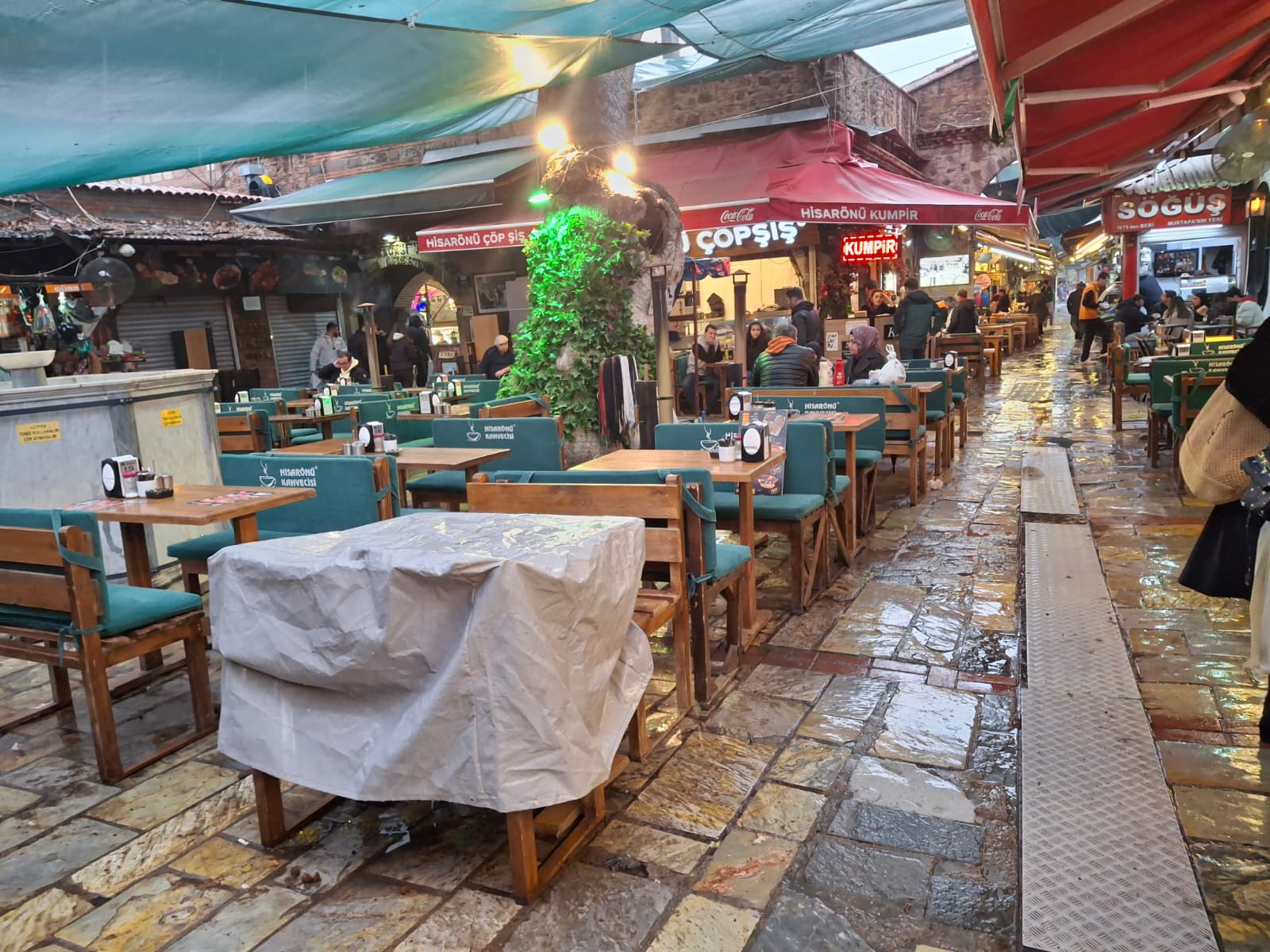 "Esnaf resmen kan ağlıyor"