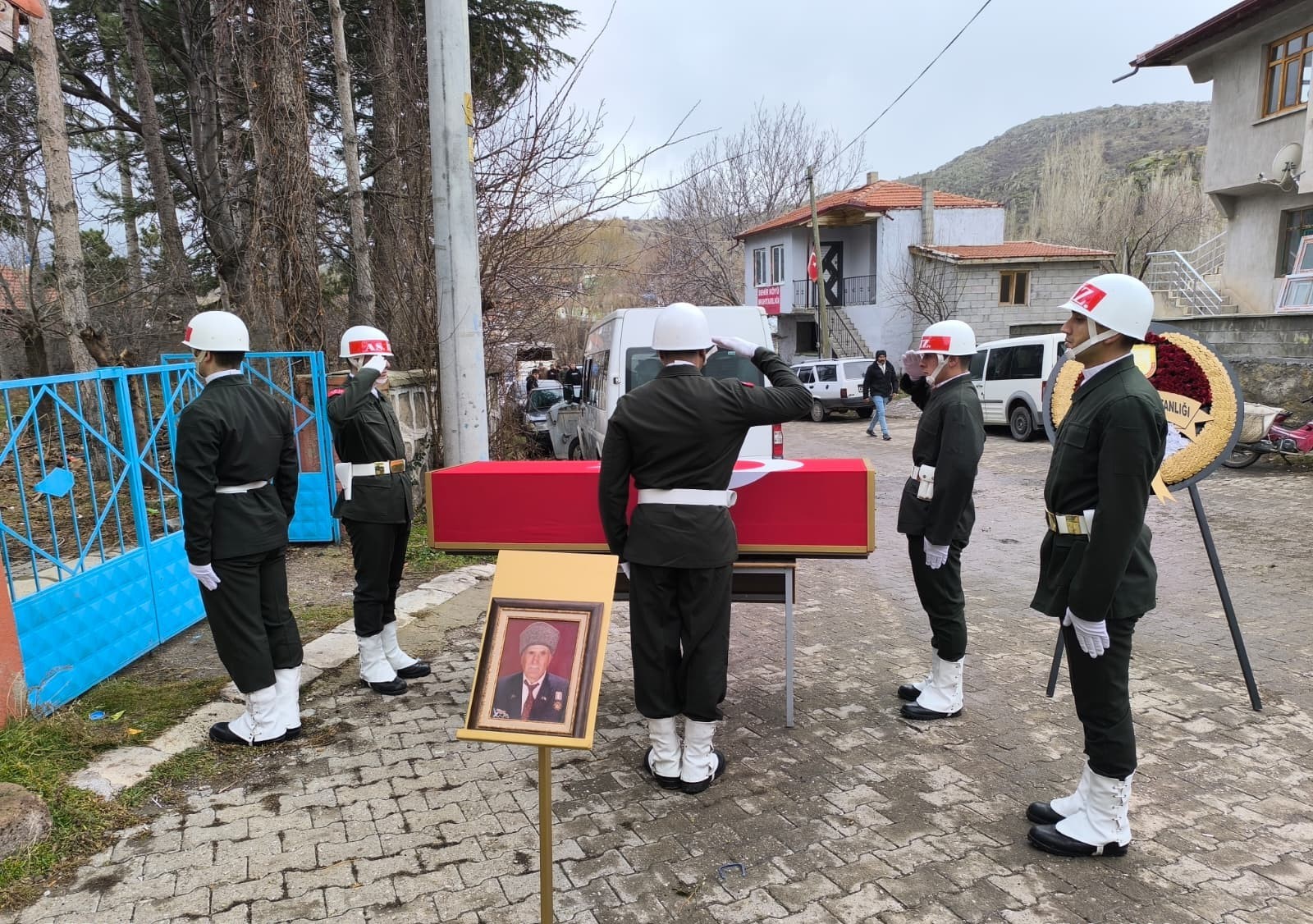 Kıbrıs Gazisi Mustafa Altın Askeri Törenle Uğurlandı1