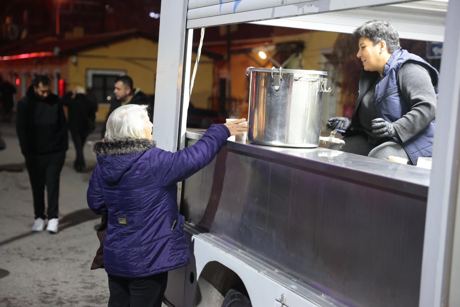 Konak Belediyesi’nden Sıcak Dokunuş (2)