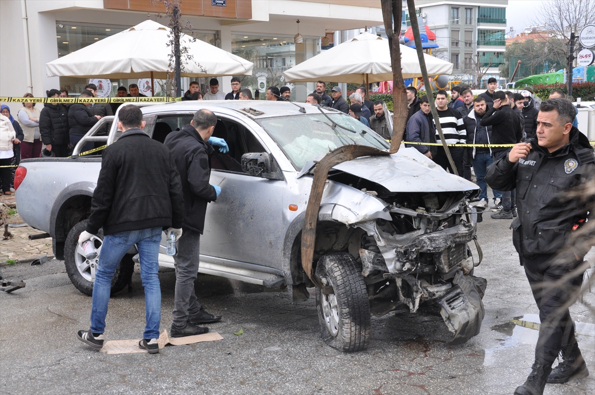Pikap Yayalara Daldı, Apartmana Gird