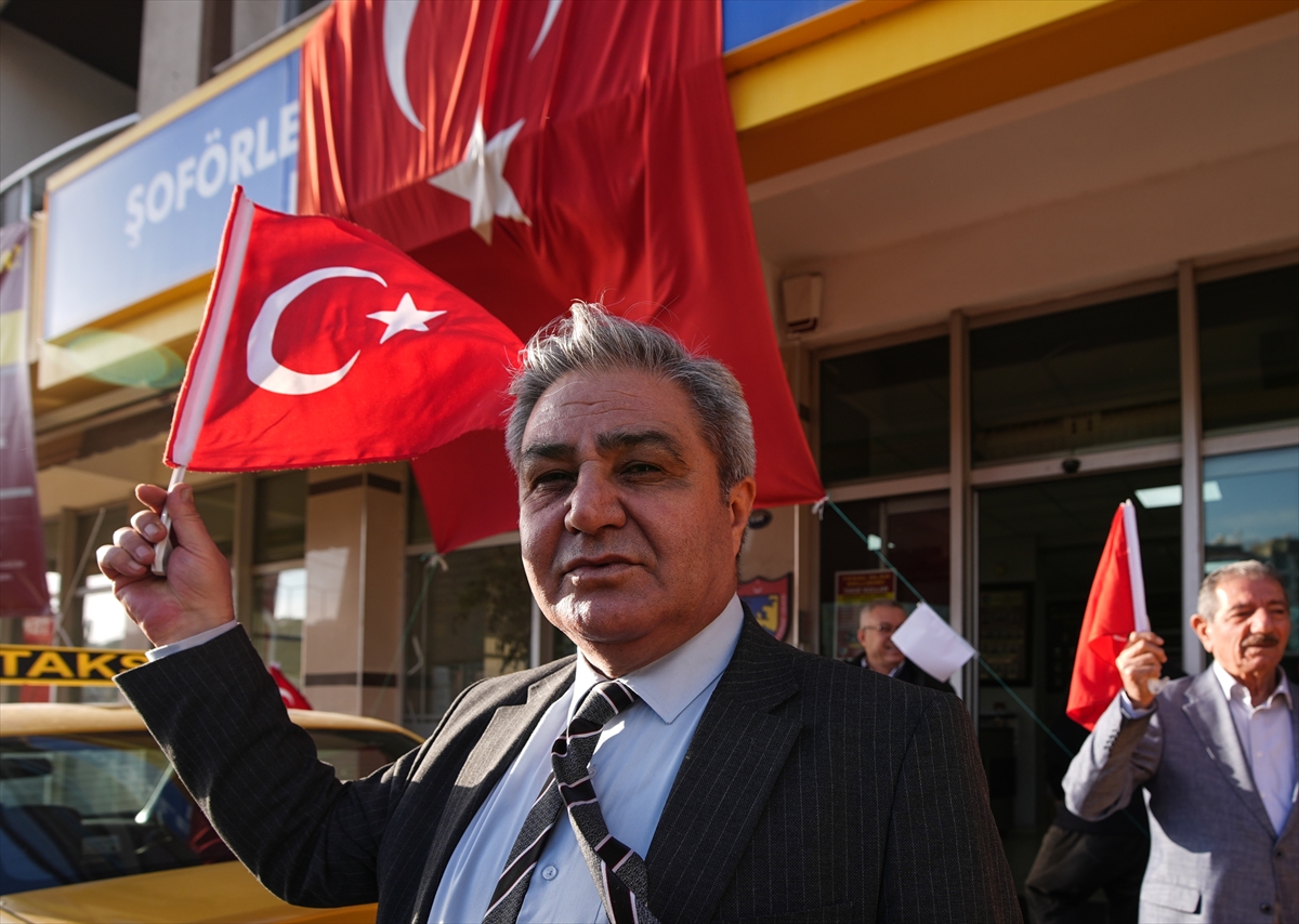 Türk Bayrağına Saldırıya İzmir’den Cevap! 3