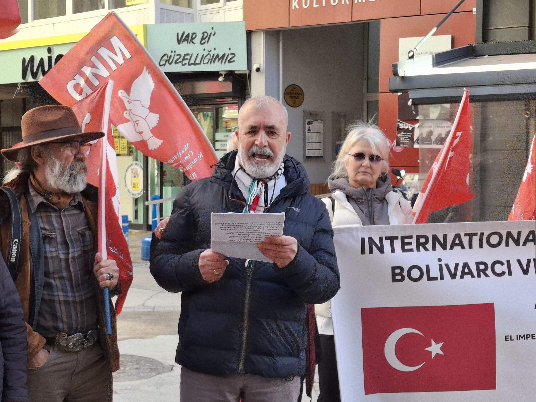 "O ülkenin kaderine halkı karar verir"