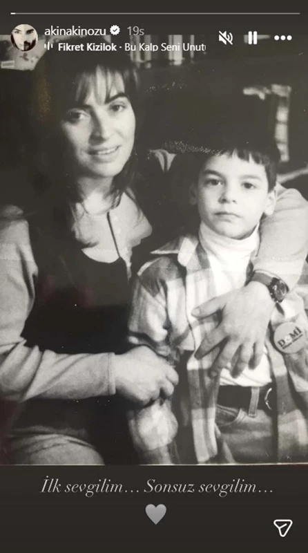 Akın Akınözü Ve Annesi