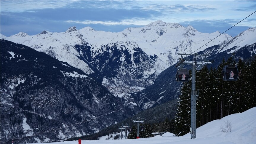 Hautes-Alpes'e bağlı Saint-Veran'da dün öğleden sonra çığ düştü.