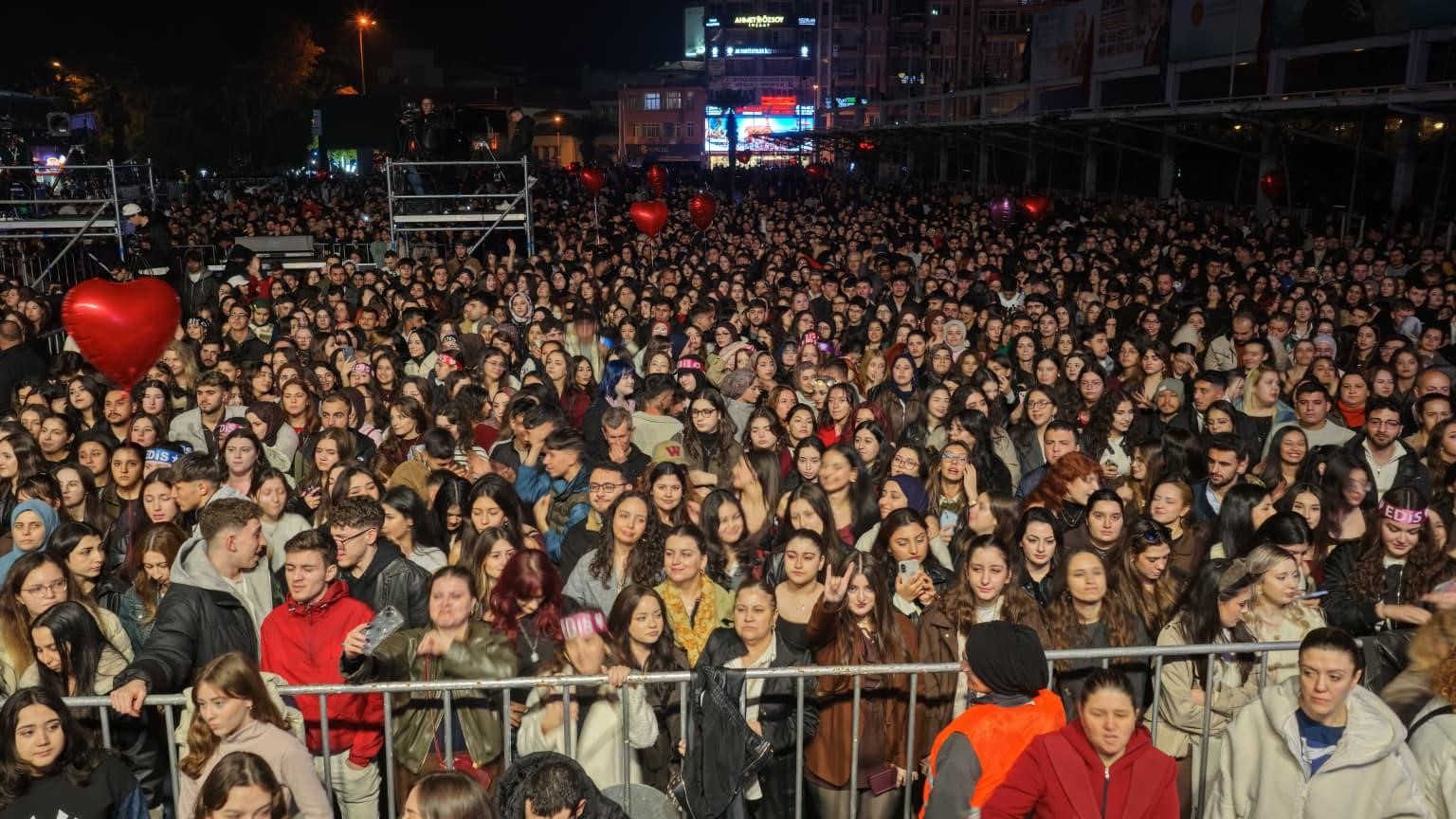 On binlerce Aydınlı dev konserde buluştu