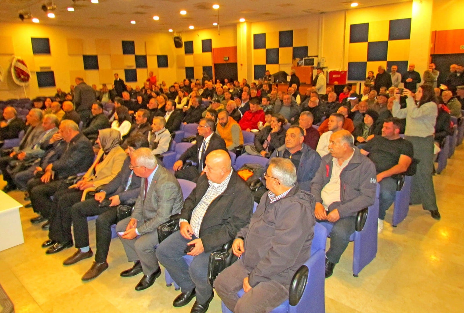 Esnaf teşkilatı ve protokol genel kurulda buluştu