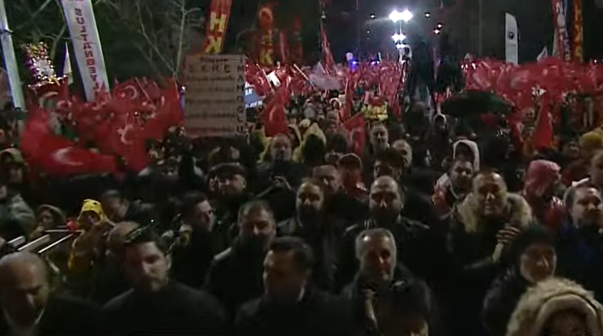 Özgür Özel: "Cumhurbaşkanı adayımız Silivri’de ama morali zirvede"