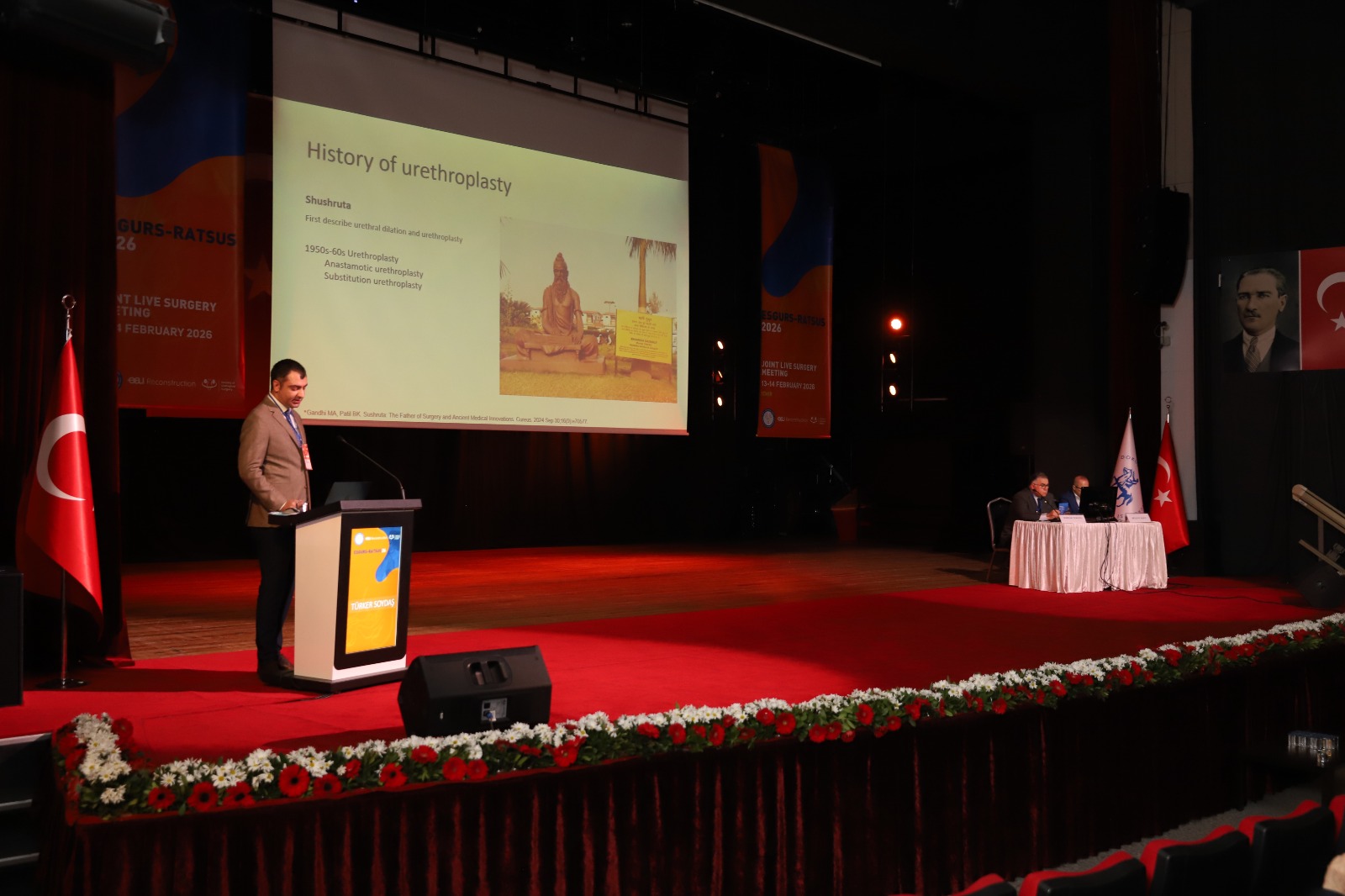 Deü Ev Sahi̇pli̇ği̇nde Uluslararasi Üroloji̇ Zi̇rvesi̇ (1)