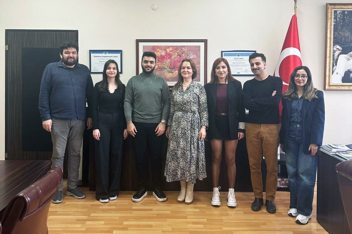 Deü Tari̇hi̇nden Bi̇r İlk Deü'lü Öğrenci̇ler Dünya Fi̇nalleri̇ İçi̇n Abd Yolcusu (1)