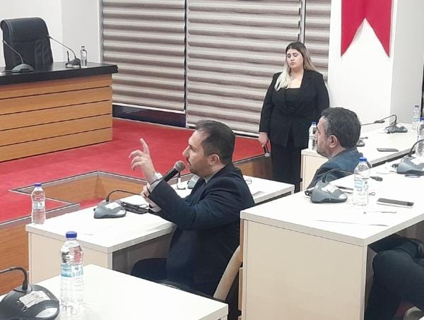 Emre Demir: Bayraklı Belediyesi’nde siyasi bir kooperatifleşme olduğunu biliyoruz