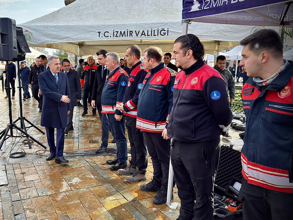 Enkazdan Umuda Uzanan Ekipmanlar İzmir’de Sergilendi