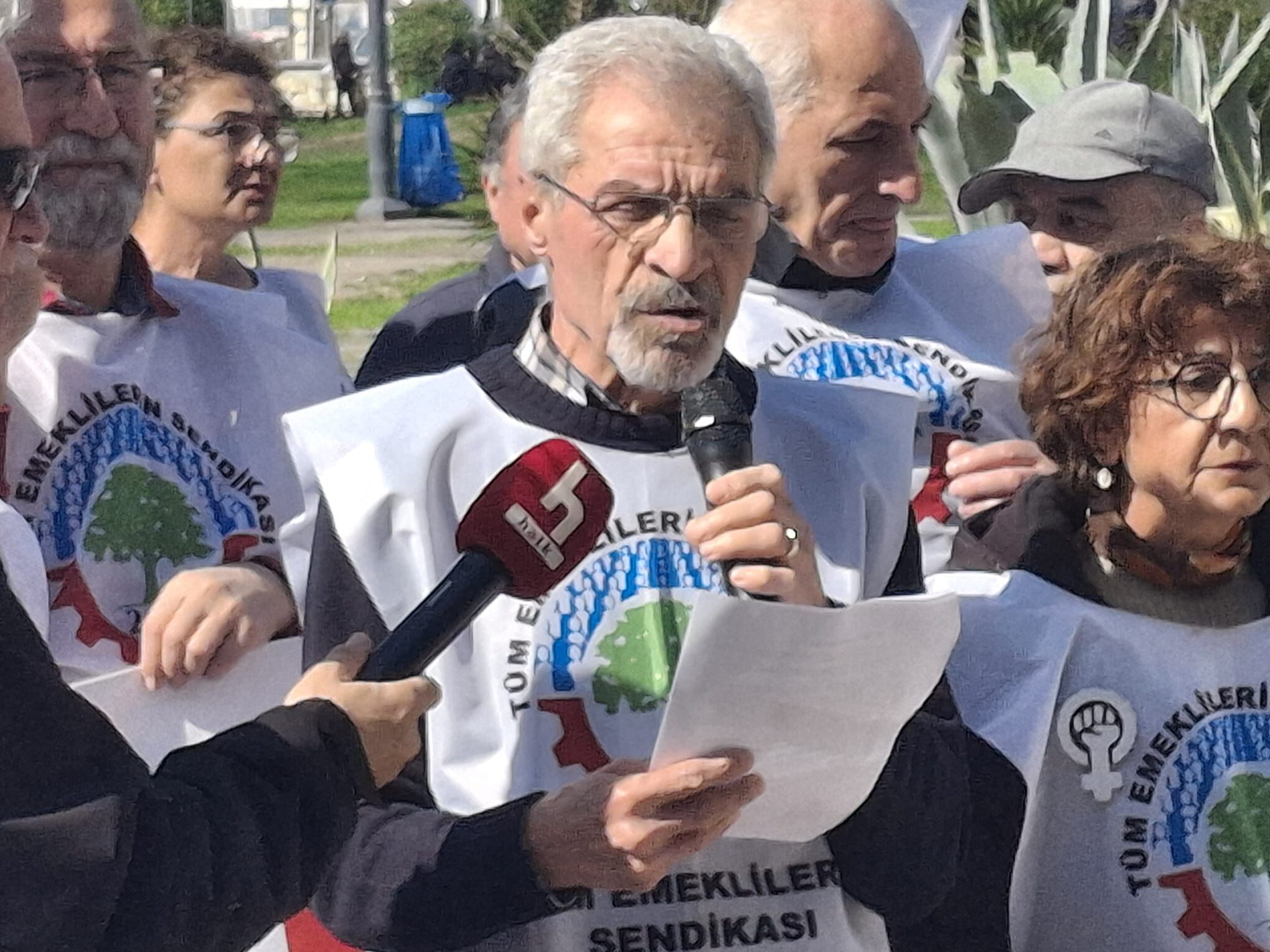 Taleplerini de tek tek sıraladılar