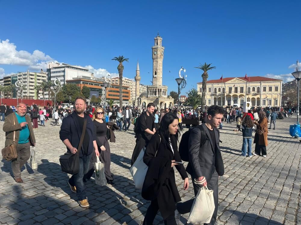 Güneş Yüzünü Gösterdi, İzmirliler Dışarıya Akın Etti (4)