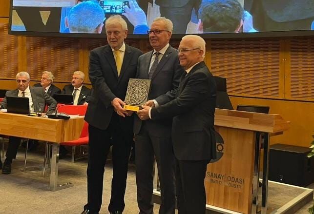 "Bu ülkeden asla ve asla umut kesilemez”