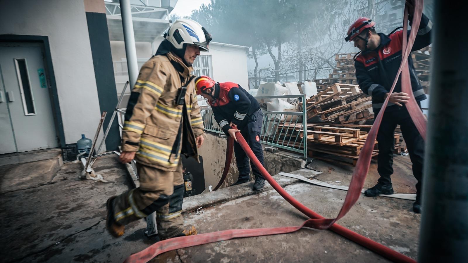 İşçiler Itfaiye Tarafından Tahliye Edildi.