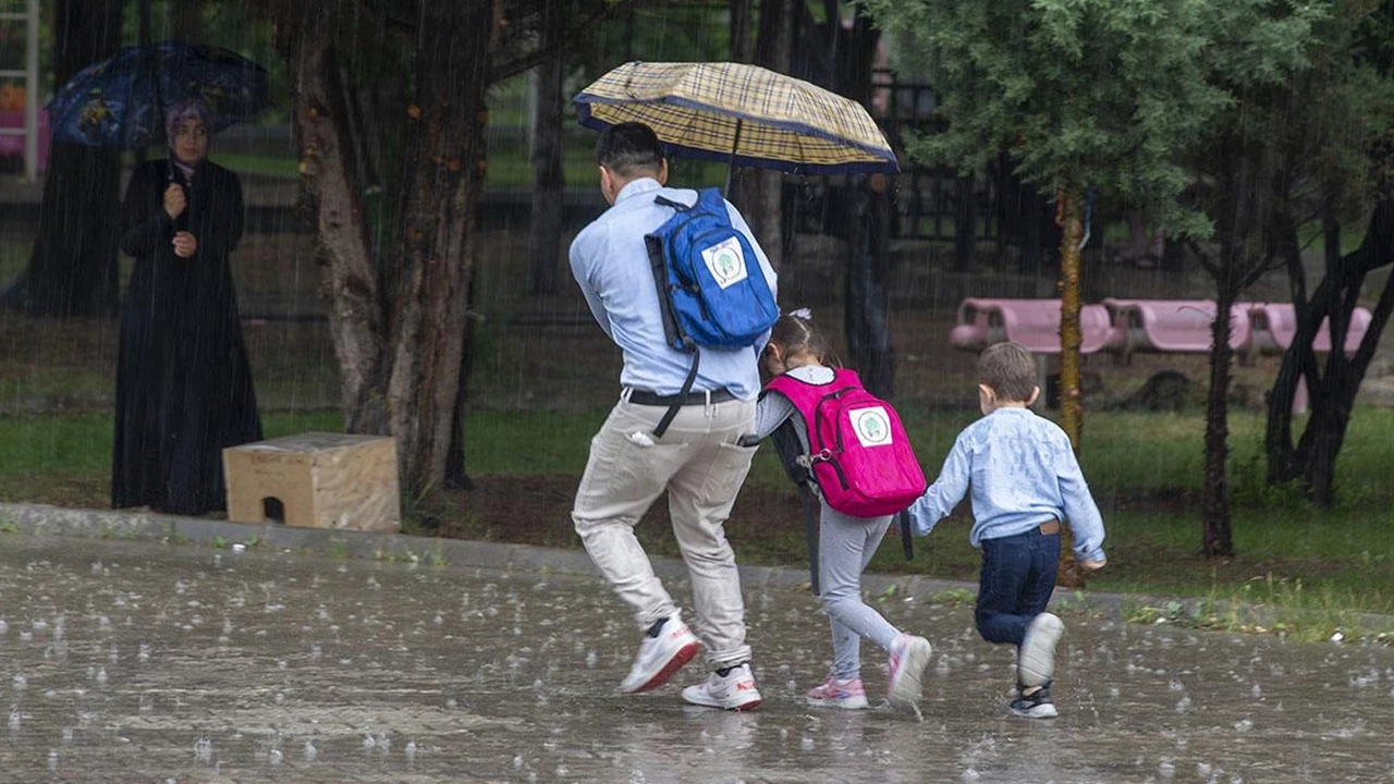 Kıyılarda gök gürültülü sağanak, yükseklerde kar bekleniyor