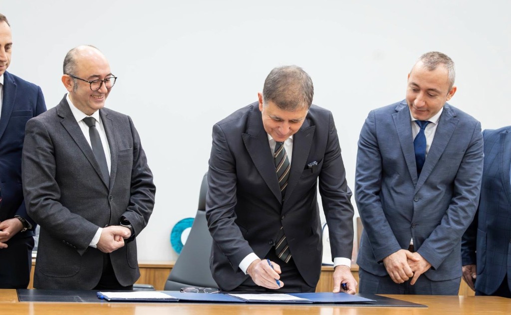 Izmir Buyuksehir Belediye Binasi Konaka Donuyor Imzalar Atildi4