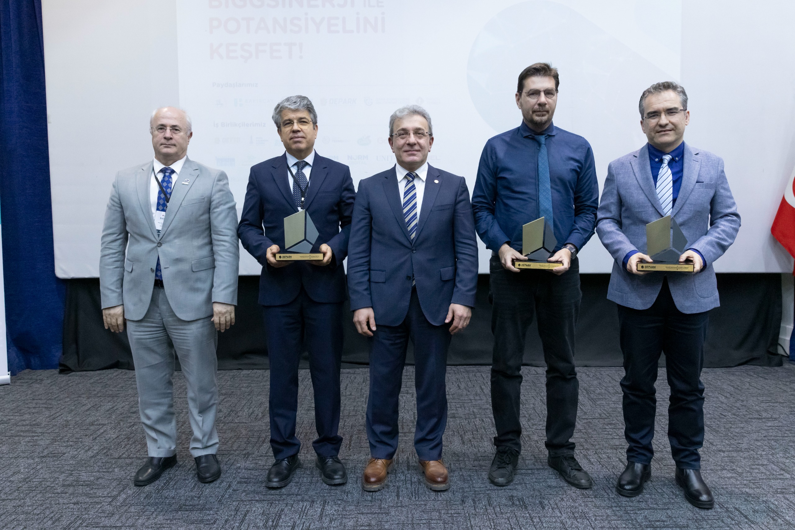 İzmir Girişimcilik Ekosistemine Deü İmzası Bi̇ggsi̇nerji̇ Programı Tanıtıldı (2)