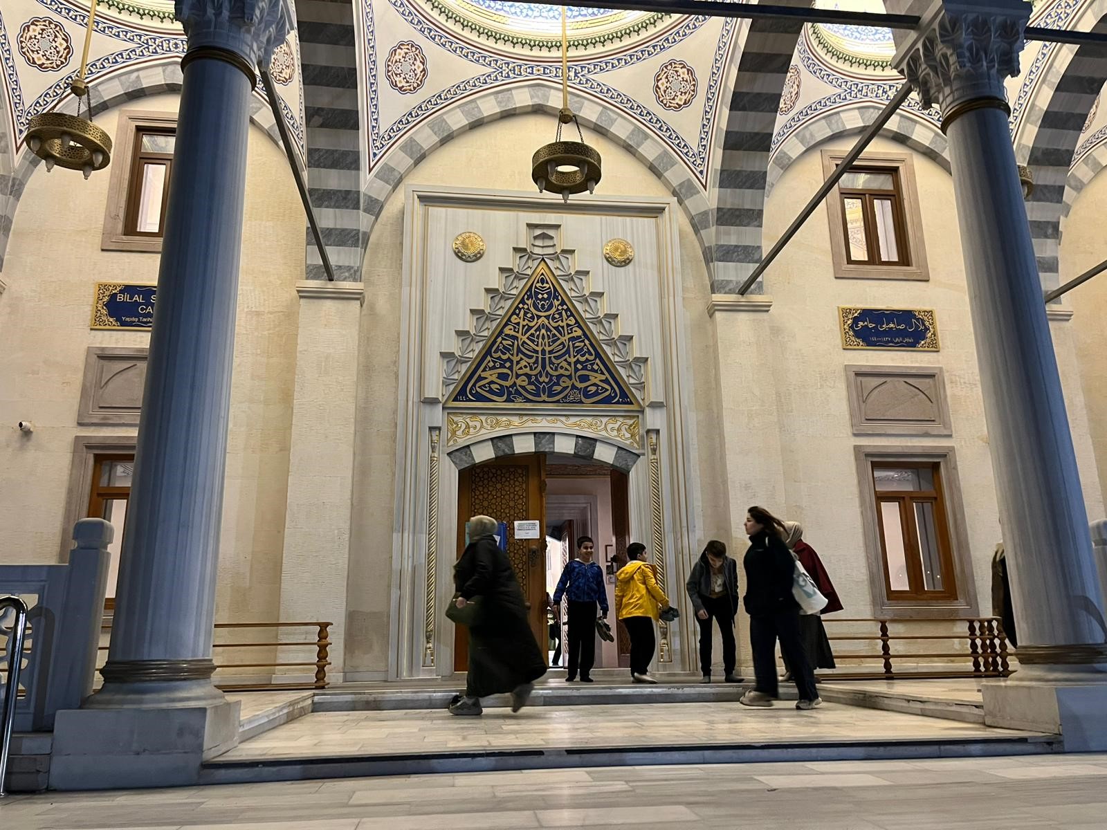 Çocukların teravih neşesi ve barış duaları