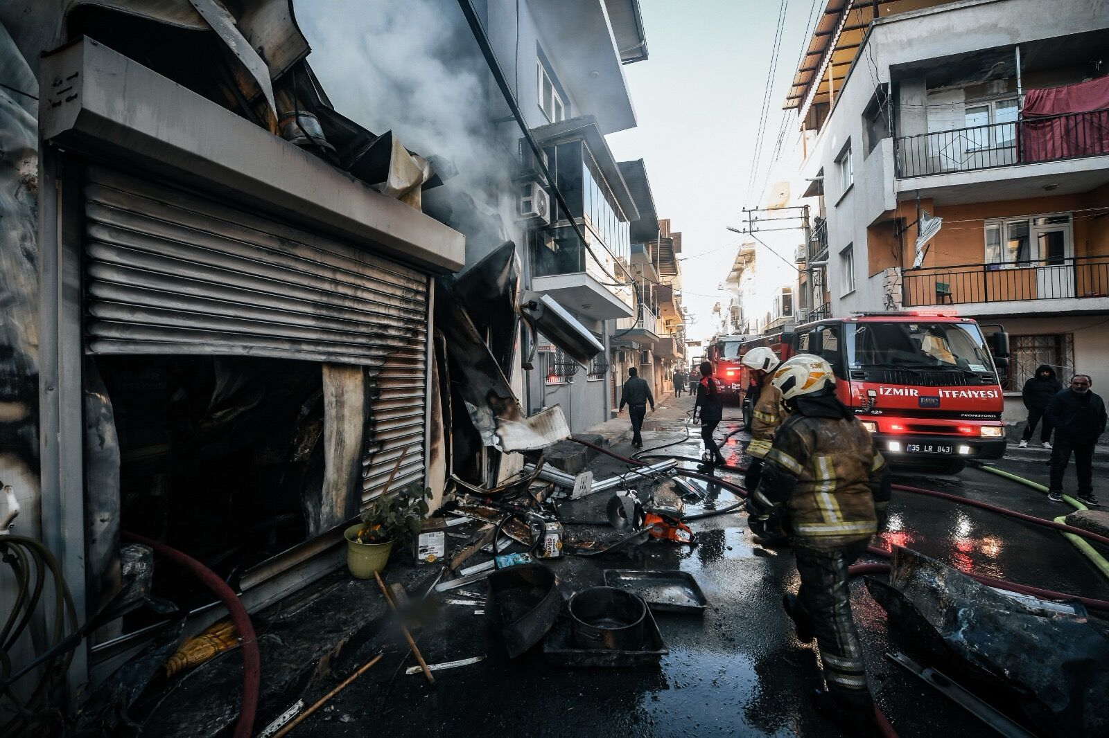 İzmir'de Iş Yerinde Yangın Paniği2