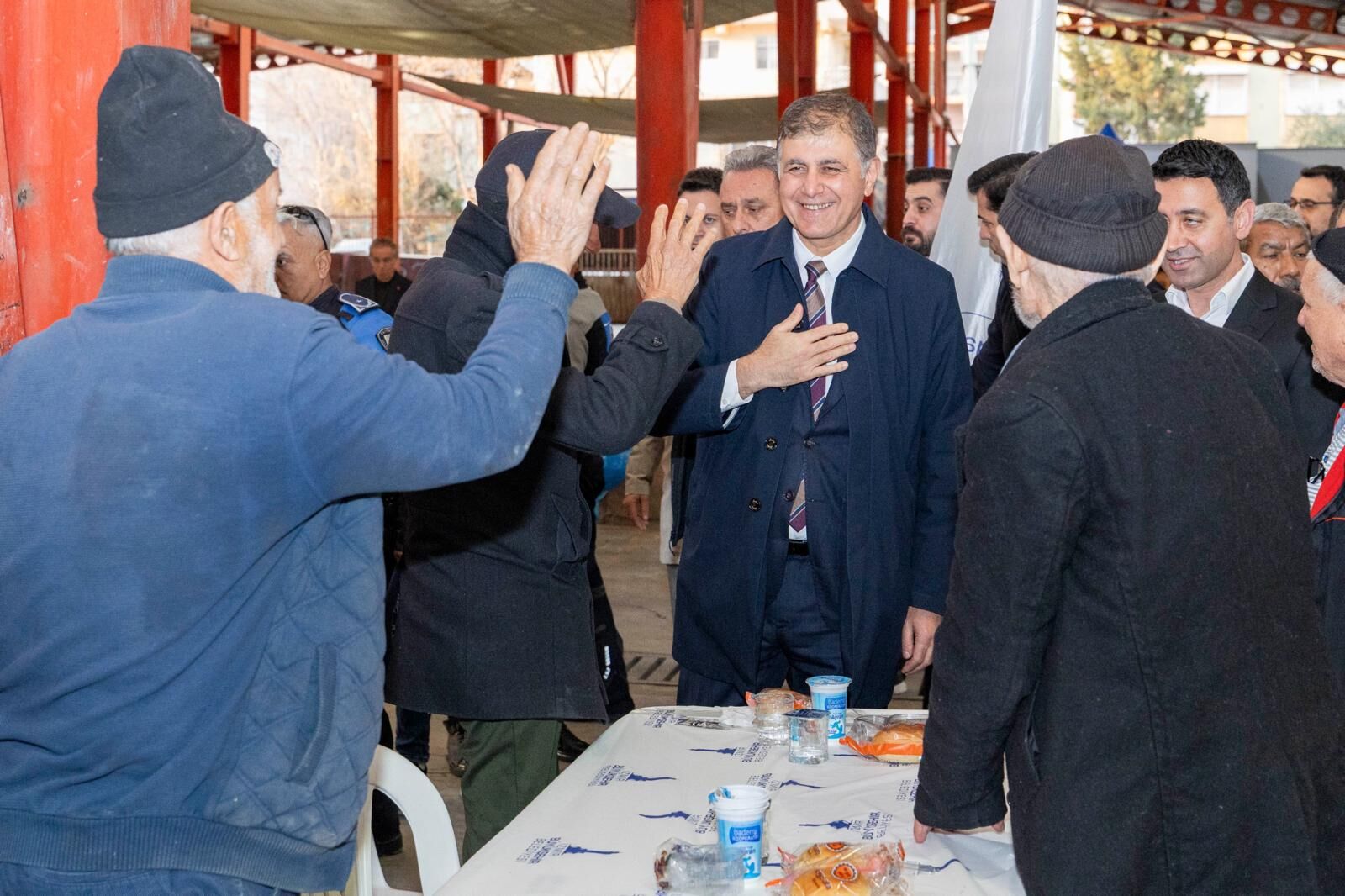 65 bin haneye gıda paketi