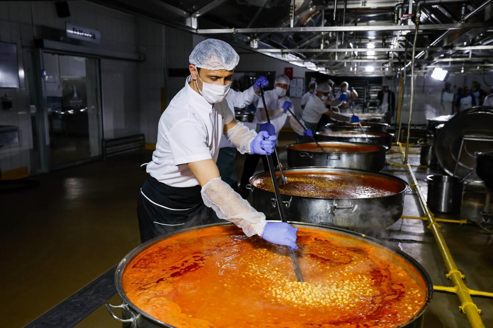 65 bin haneye gıda paketi