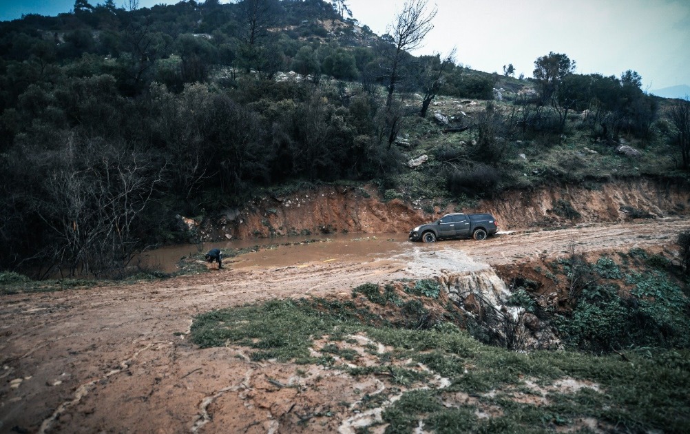 İkinci operasyon: Araçta mahsur kalan anne ve çocuk