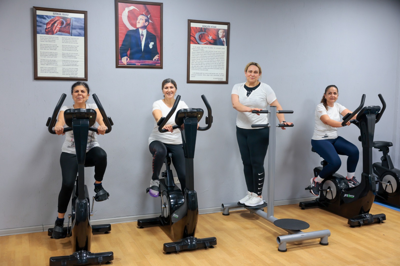 Sekiz Merkezde bine yakın kadın geleceğe hareket ediyor