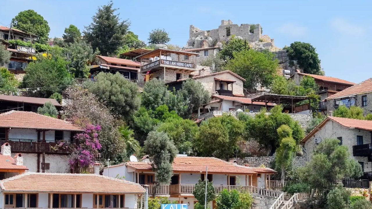 İzmir’den Yola Çıkanlar Şaşırıyor Türkiye’de Arabayla Girilemeyen Tek Köy (1)