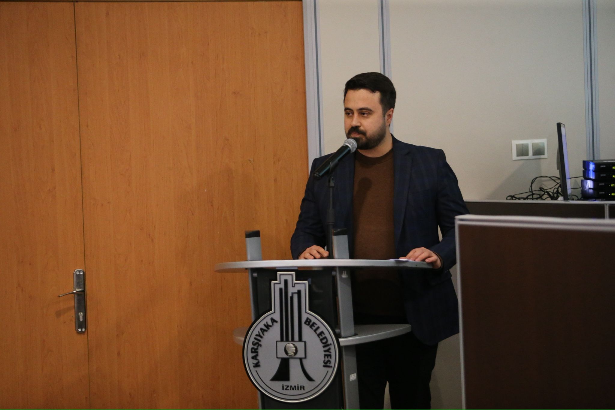 AK Parti’den işçi maaşları eleştirisi