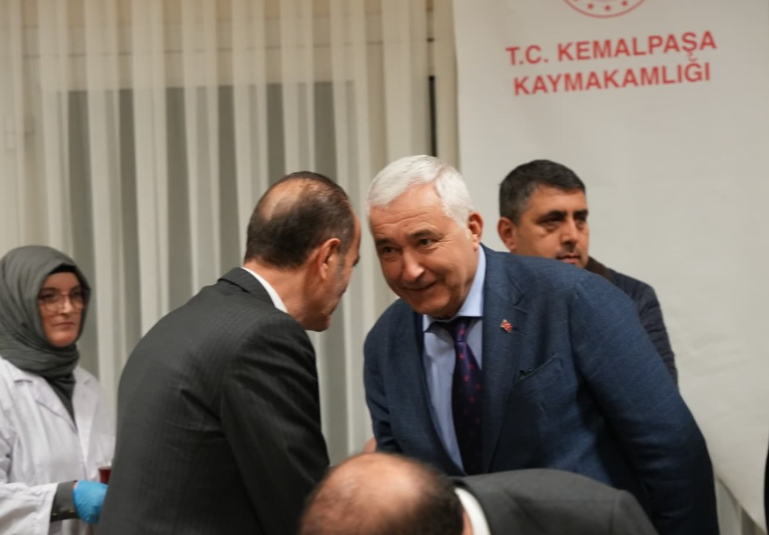 Ramazan’da Kemalpaşa’da sıcak rüzgarlar esiyor! Bu kez de orucu birlikte açtılar