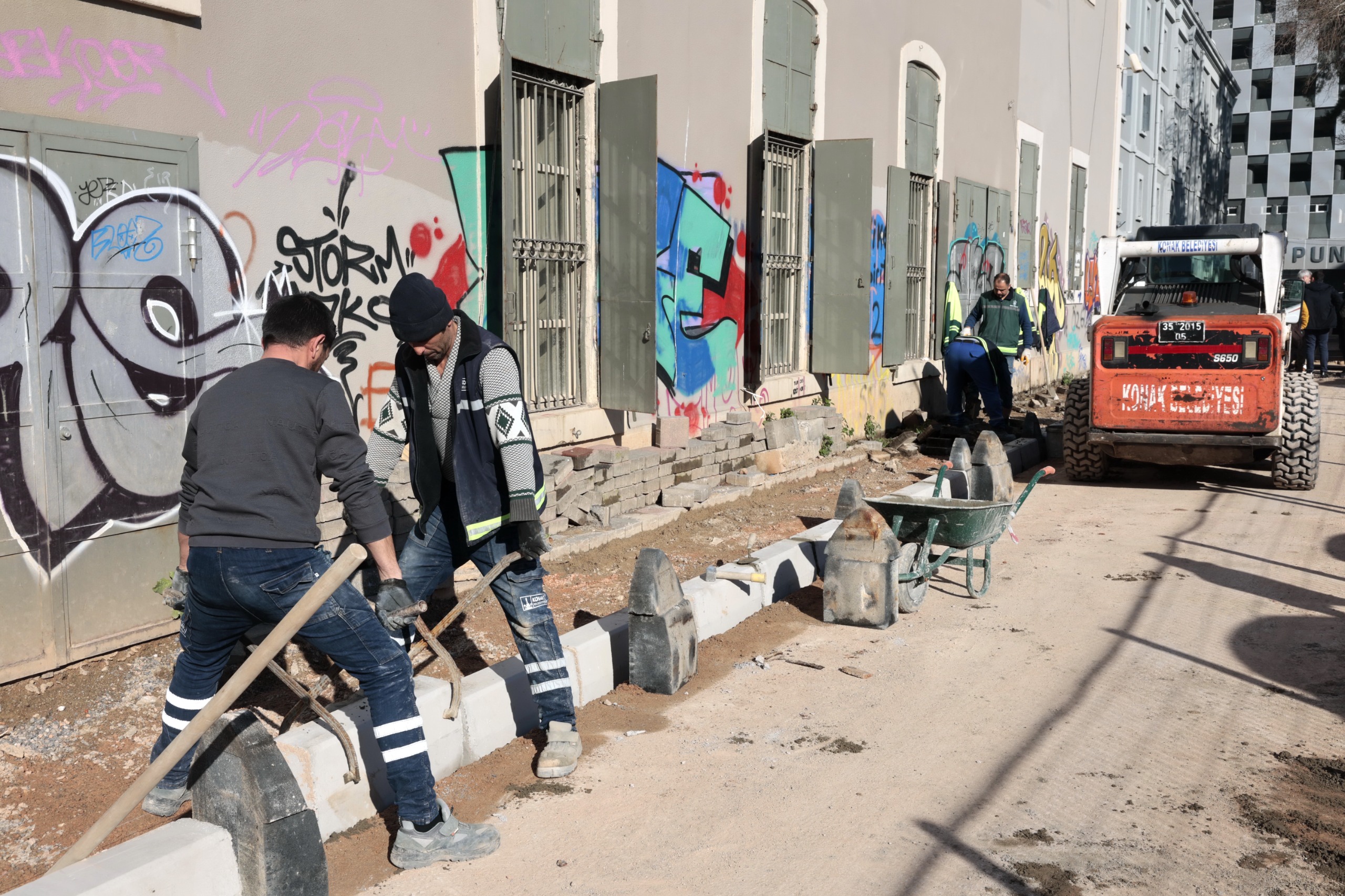 Konak Belediyesi’nden Alsancak’ta Üst Yapı Hamlesi (2)