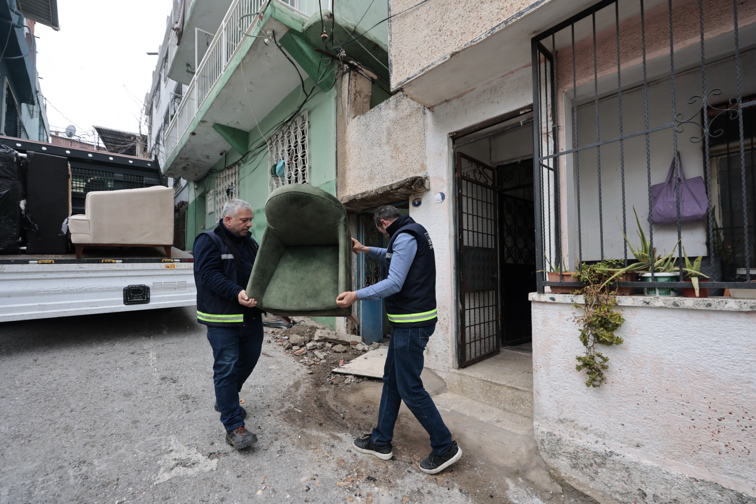 Konak’ta Eşya Dayanışması Bağışlar Ihtiyaç Sahiplerine Ulaştırılıyor (2)