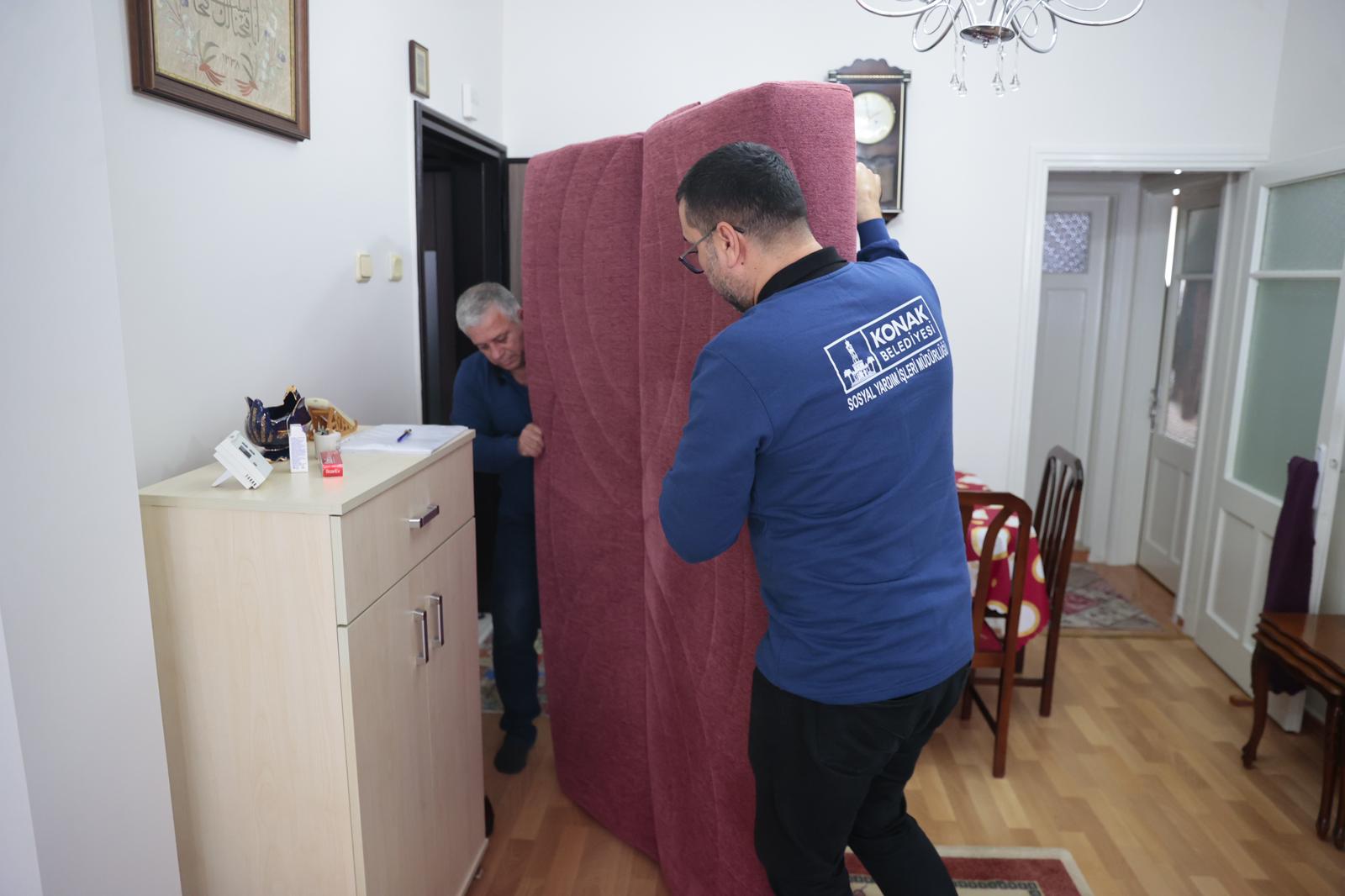 Konak’ta Eşya Dayanışması Bağışlar Ihtiyaç Sahiplerine Ulaştırılıyor (3)