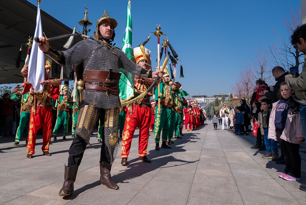 Muhafız Alayı sahne aldı