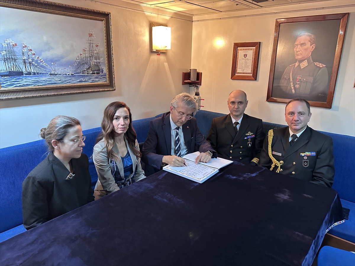 Pire Türk Şehitliği’nde duygusal anlar