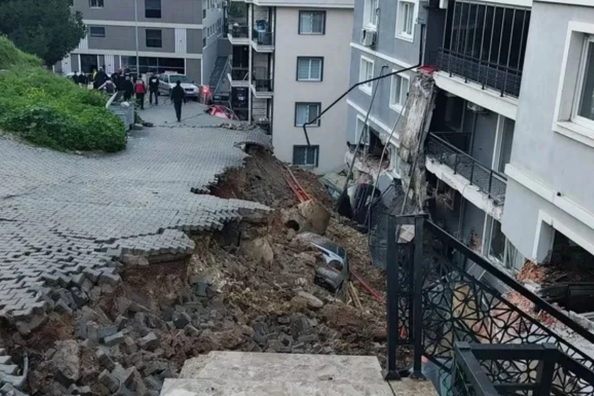 Menemen Çöken Duvar