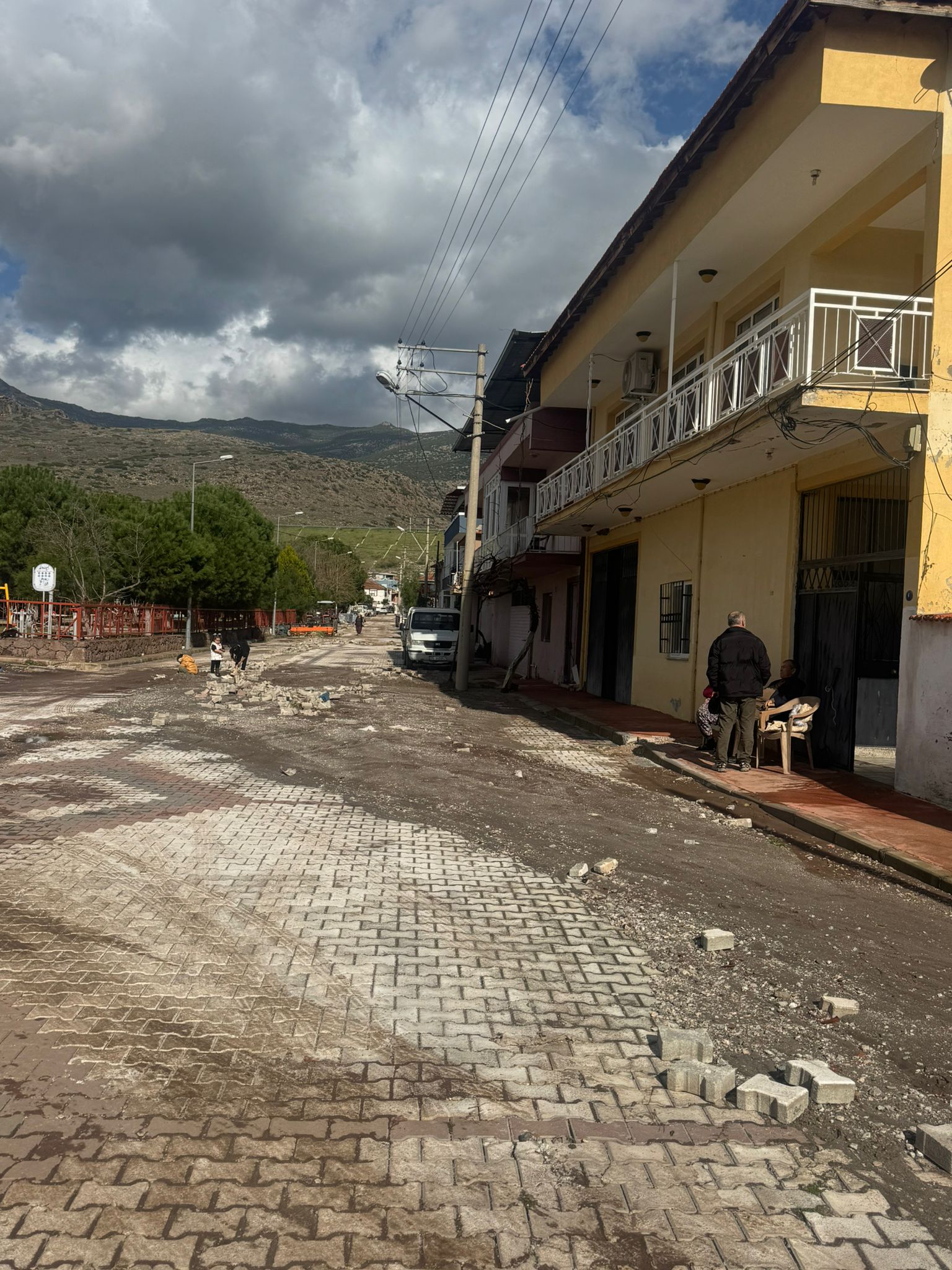 “Ekipler yoğun çalışma sürdürüyor”