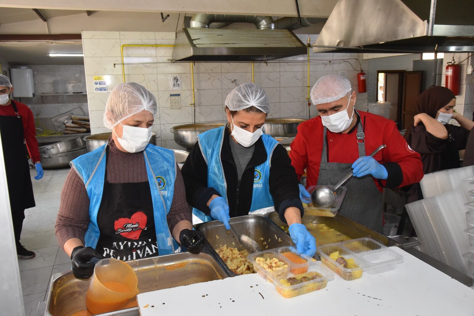 Menemen’de 150 Kişilik Ekip, 10 Bin Kişilik Dayanışma