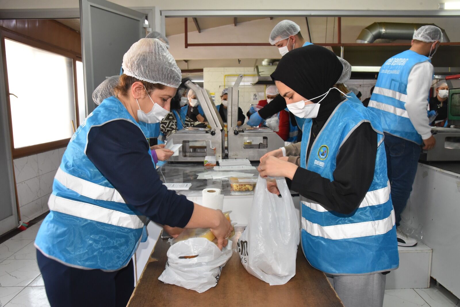 Menemen’de 150 Kişilik Ekip, 10 Bin Kişilik Dayanışma3