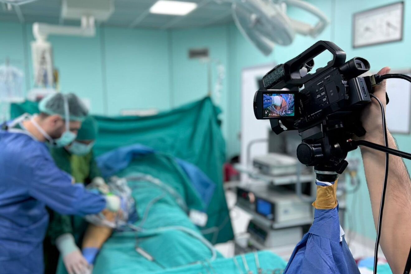 Meni̇sküs Cerrahi̇si̇nde Türki̇ye'de Bi̇r İlk, Deü'de Gerçekleşti̇! (4)