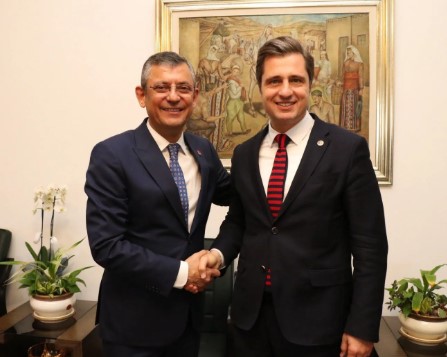 Özgür Özel ve Deniz Yücel