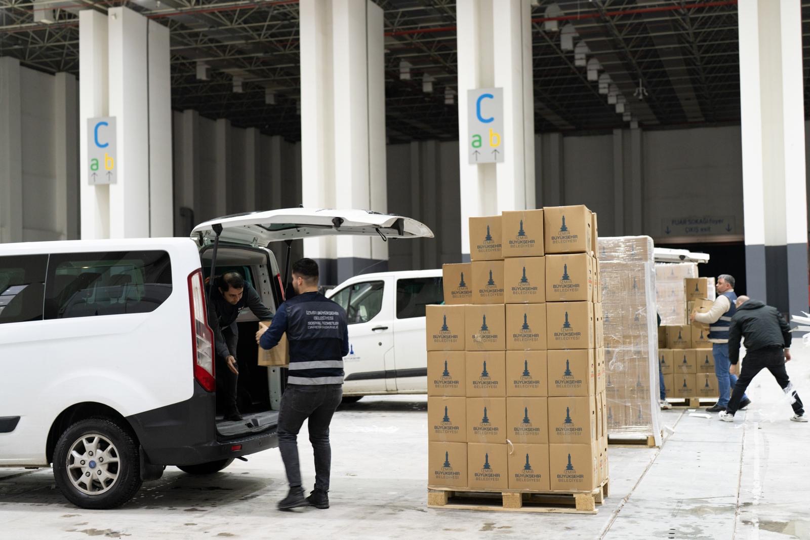 Ramazan Öncesi Destek Başladı! İzmir’de 65 Bin Eve Gıda Paket
