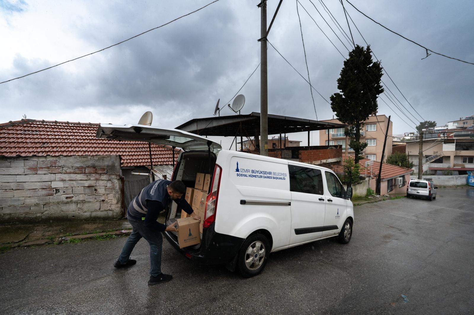 Ramazan Öncesi Destek Başladı! İzmir’de 65 Bin Eve Gıda Paketi