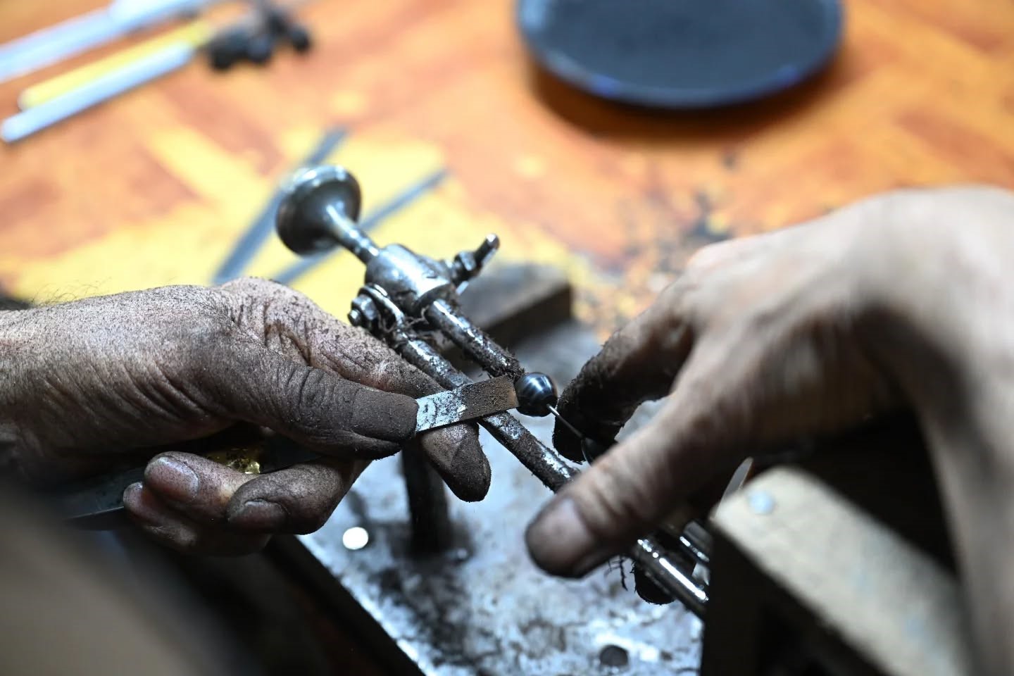 Mini atölyede büyük bir ustalık hikâyesi