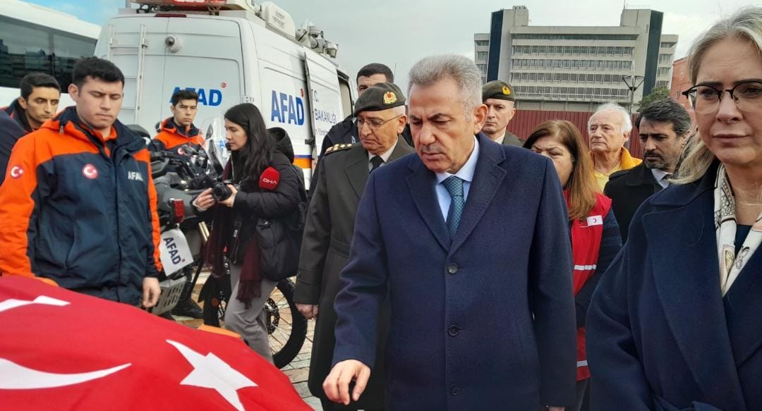 Elban ve protokol heyeti stantları ziyaret etti