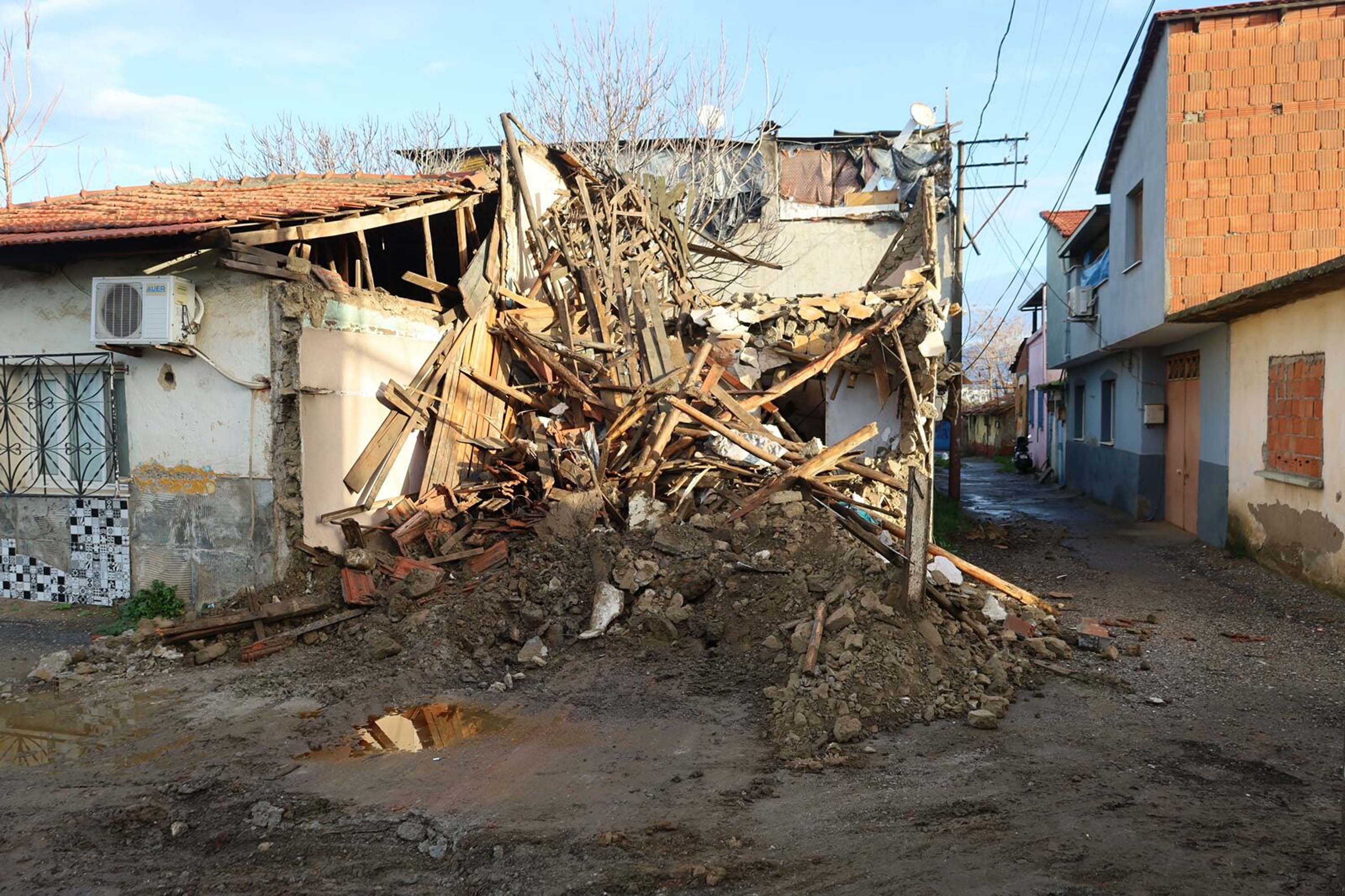 T U R G U T L U D A S A G A N A K N E D E N I Y L E G E D I Z N E H R 1154015 342672