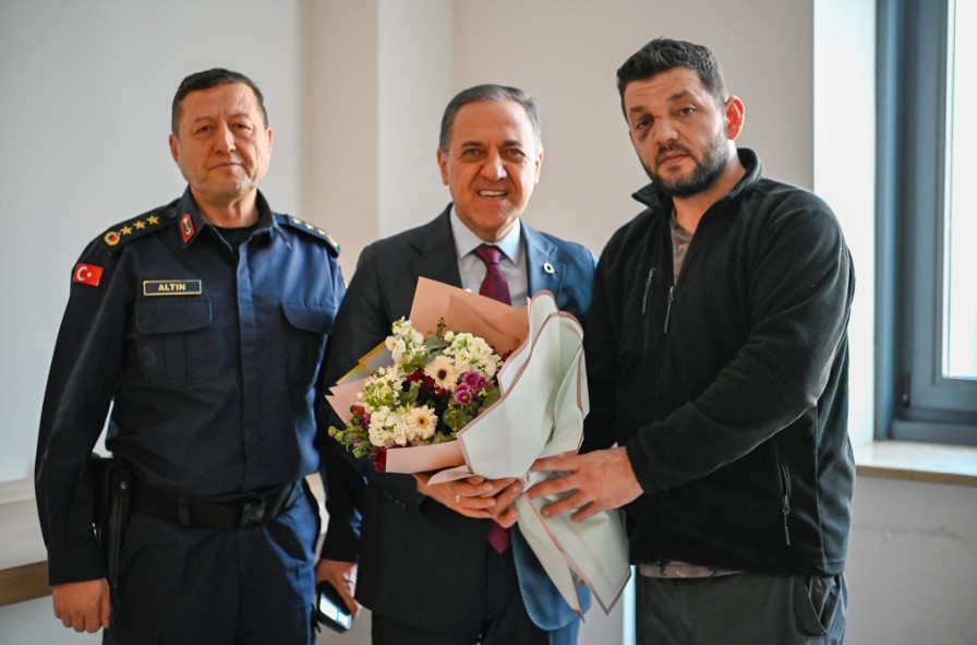 Vali Usta aileyi yalnız bırakmadı